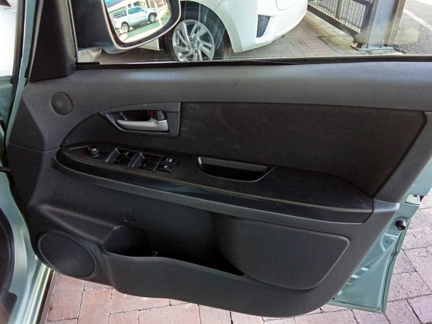 2010 Suzuki SX4 2.0 L — photo 10