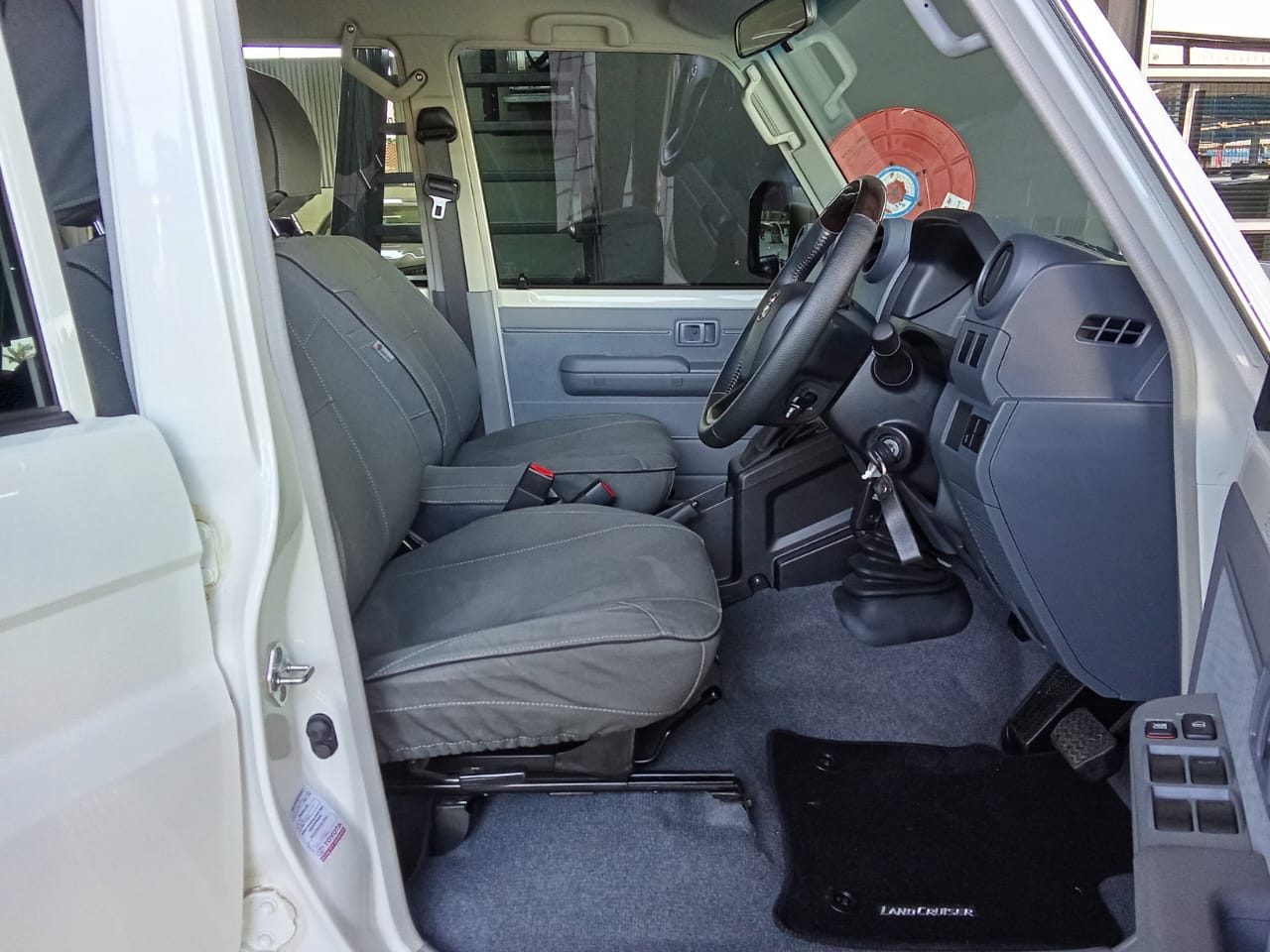 2025 Toyota Land Cruiser 76 2.8 Gd-6 Diesel Wagon – photo 16 of 16