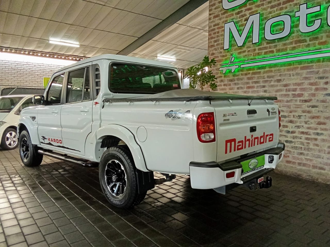 2023 Mahindra Pik Up 2.2 Mhawk S11 Karoo D Cab 4X4 At – rear three-quarter view