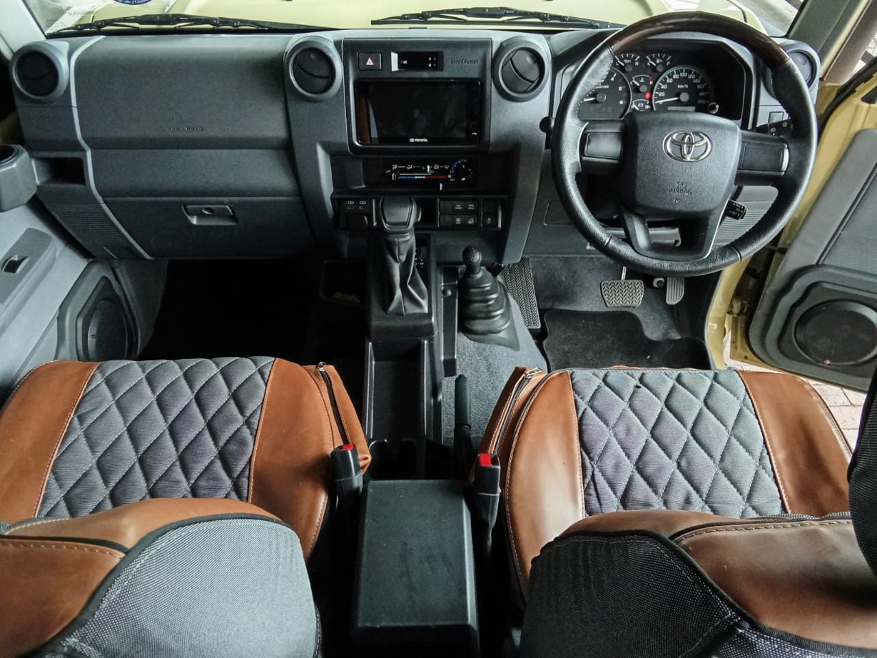 2024 Toyota Land Cruiser 76 2.8 Gd-6 Vx Diesel Wagon – photo 12 of 16