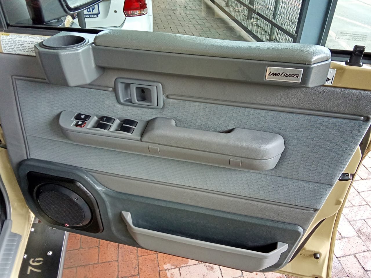 2024 Toyota Land Cruiser 76 2.8 Gd-6 Vx Diesel Wagon – photo 15 of 16