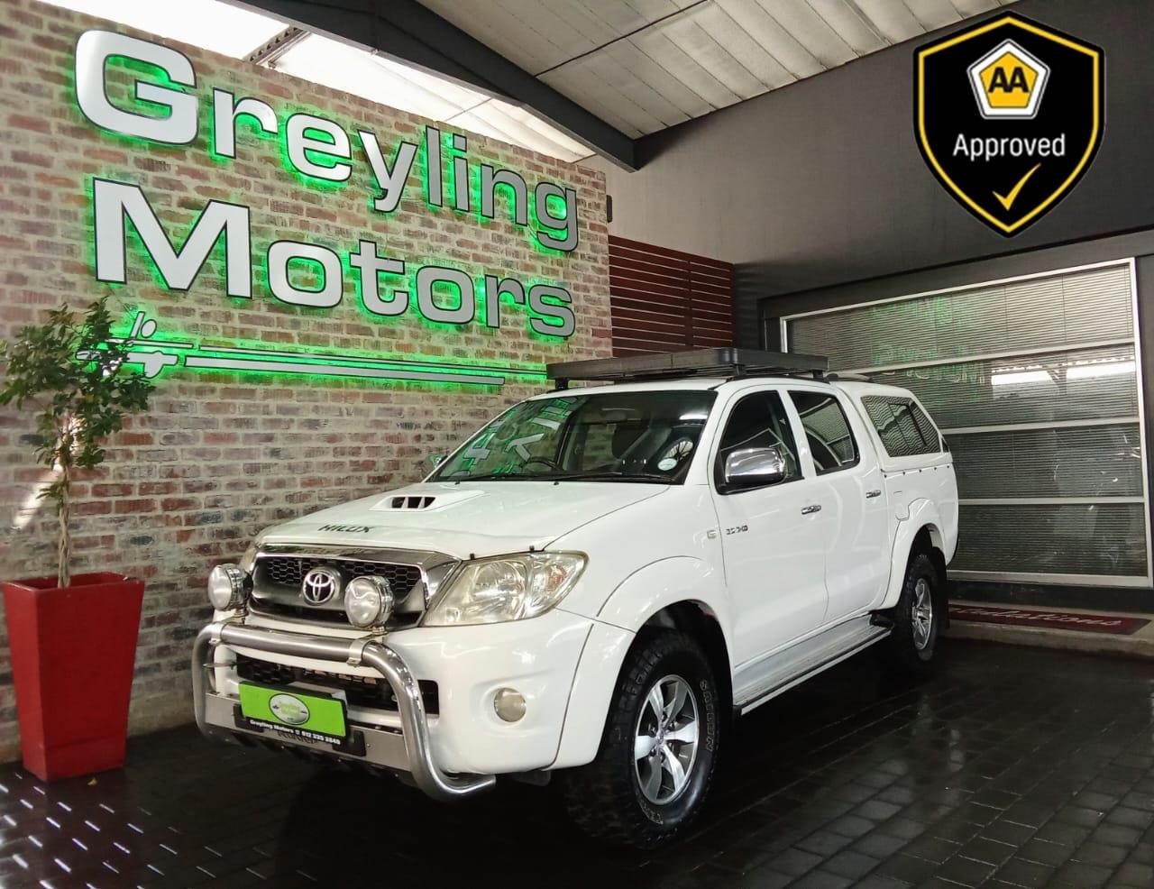 2010 Toyota Hilux Legend 3.0 D-4D D/cab 4X4 Raider At – front three-quarter view