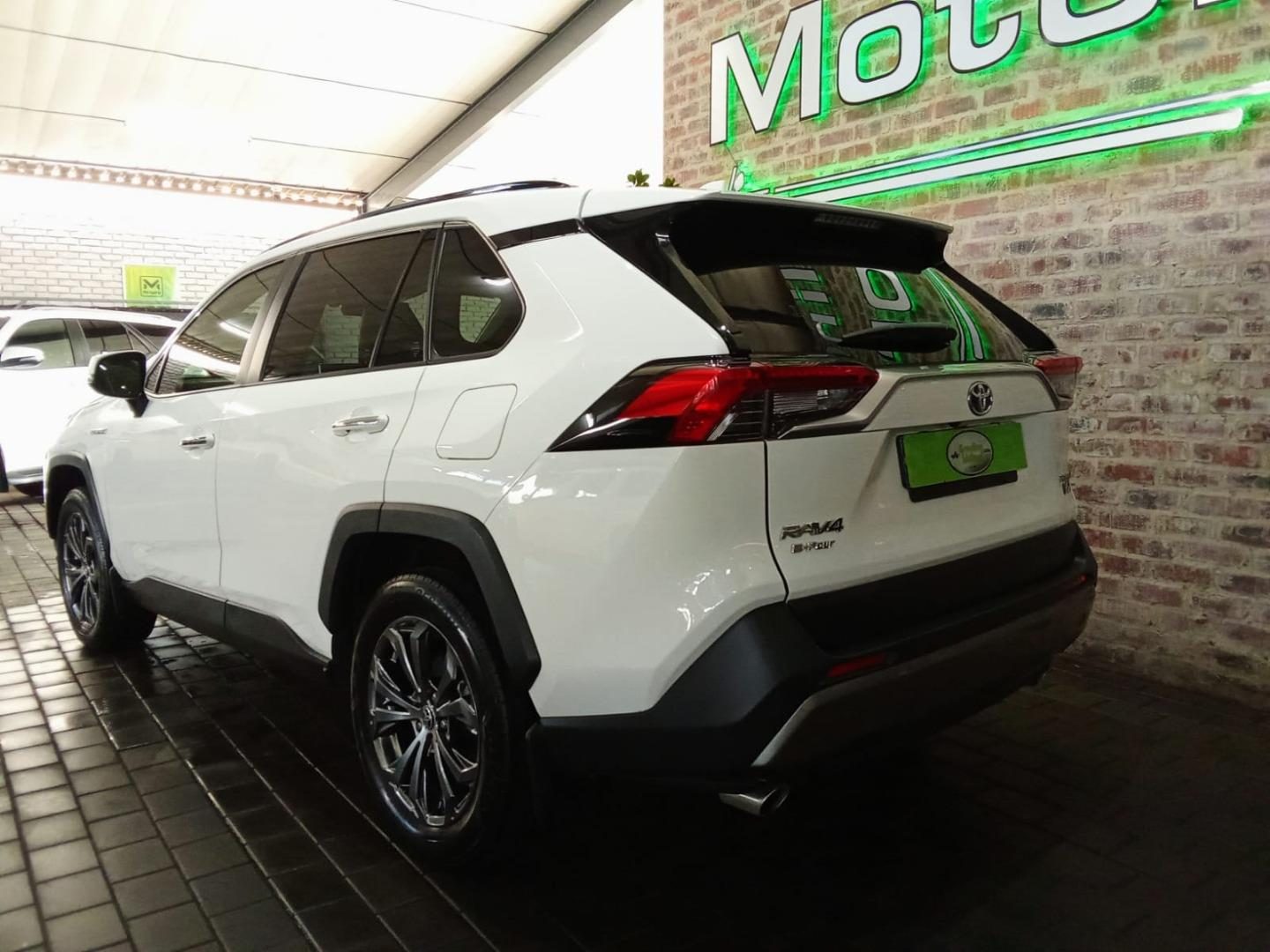 2022 Toyota Rav4 2.5 Vx Hv E-Four Cvt – photo 8 of 16