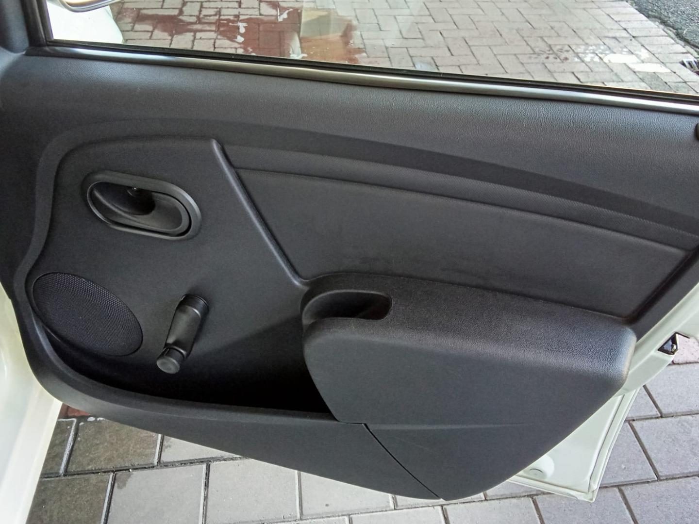 2023 Nissan Np200 1.6 8V Ac Safety Pack – photo 12 of 16